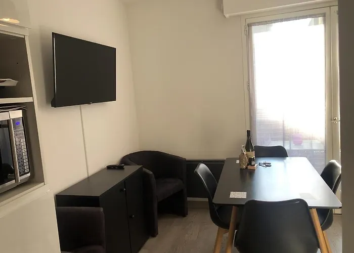 25 M2 L'aix'quise, Hyper Centre-ville, Balcon *